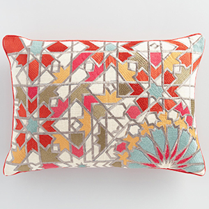 PILLOWS & THROWS